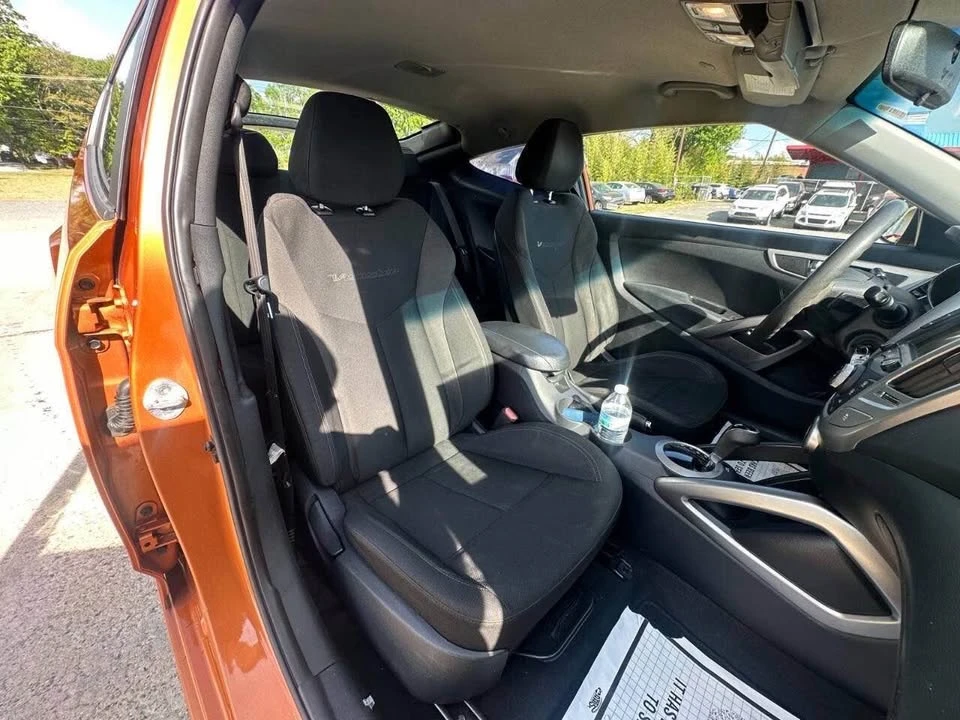 2016 Hyundai Veloster - Image 9 of 14