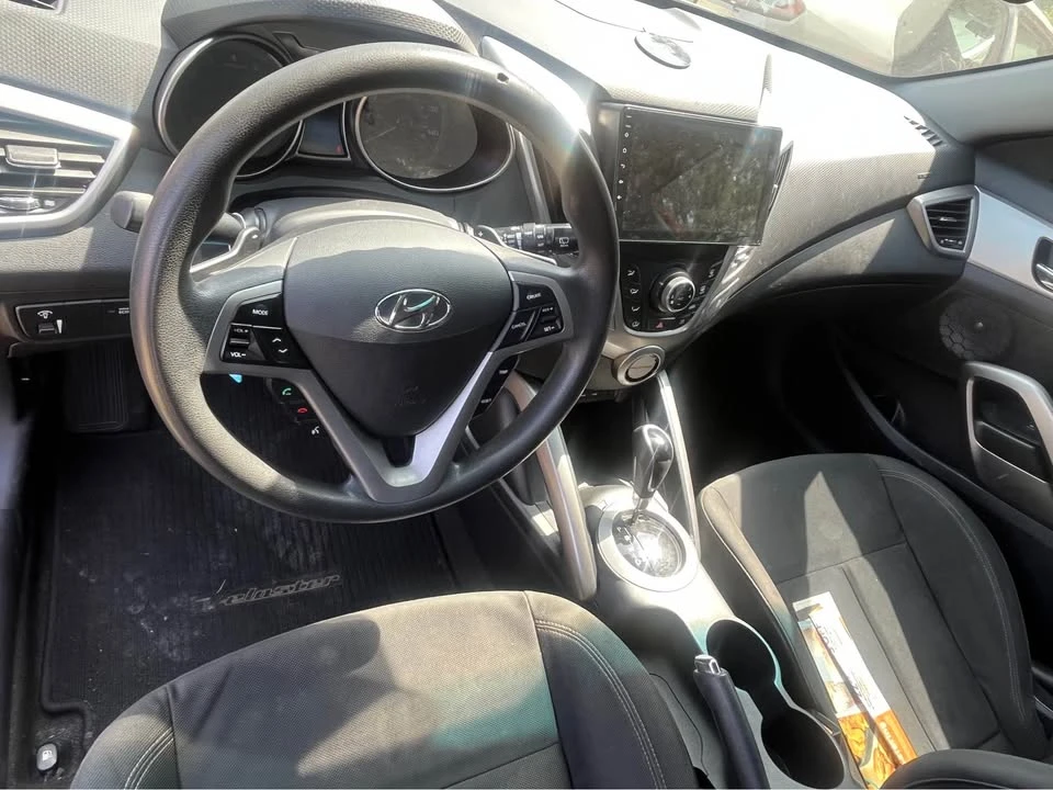 2016 Hyundai Veloster - Image 5 of 8