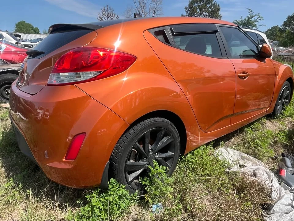 2016 Hyundai Veloster - Image 4 of 8