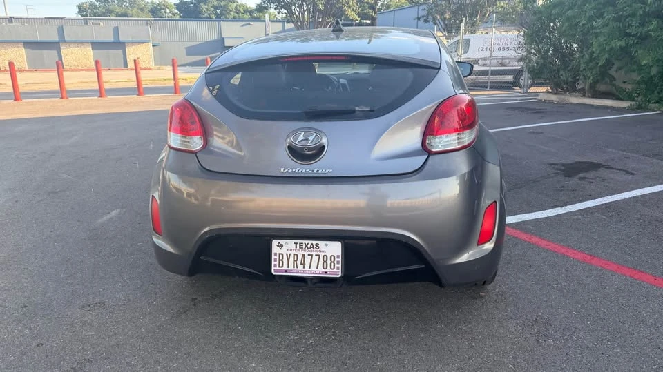 2016 Hyundai Veloster - Image 8 of 20