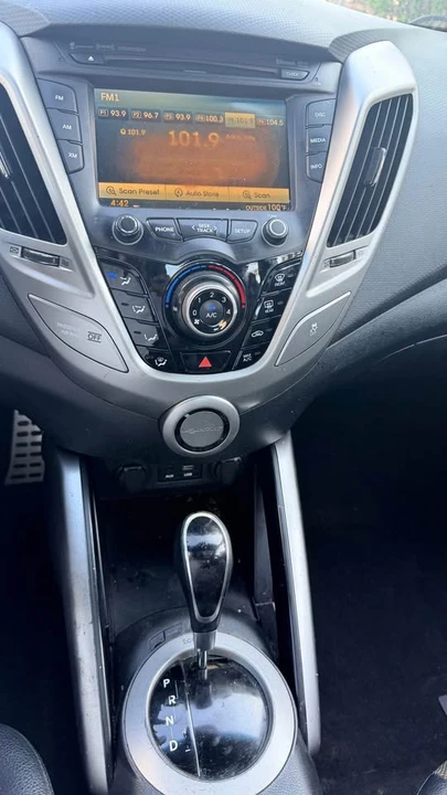 2016 Hyundai Veloster - Image 14 of 20
