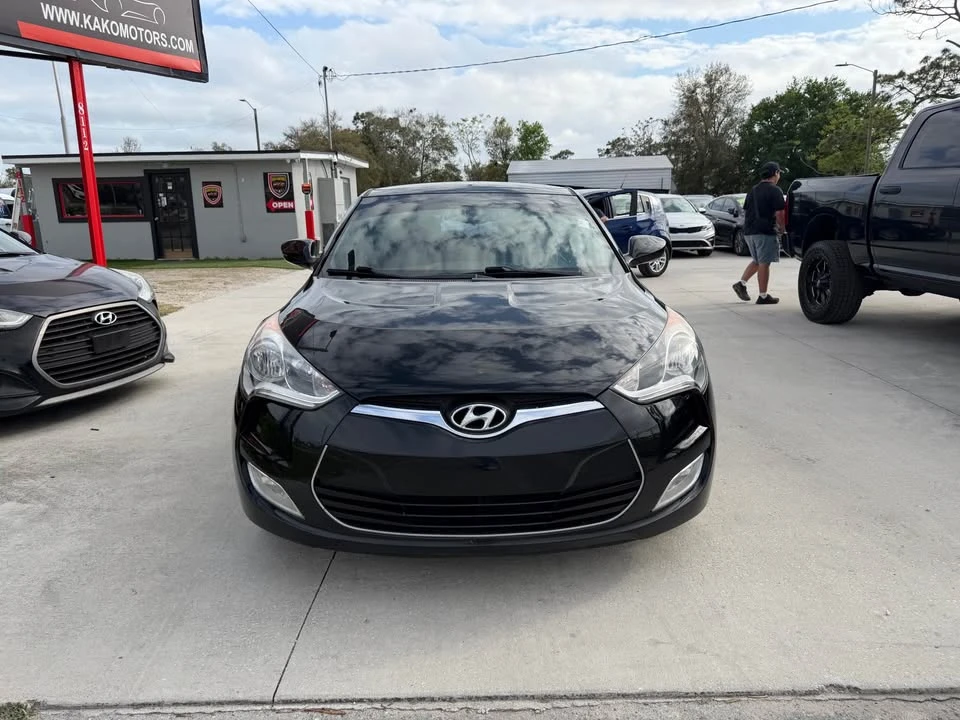 2016 Hyundai Veloster - Image 2 of 13