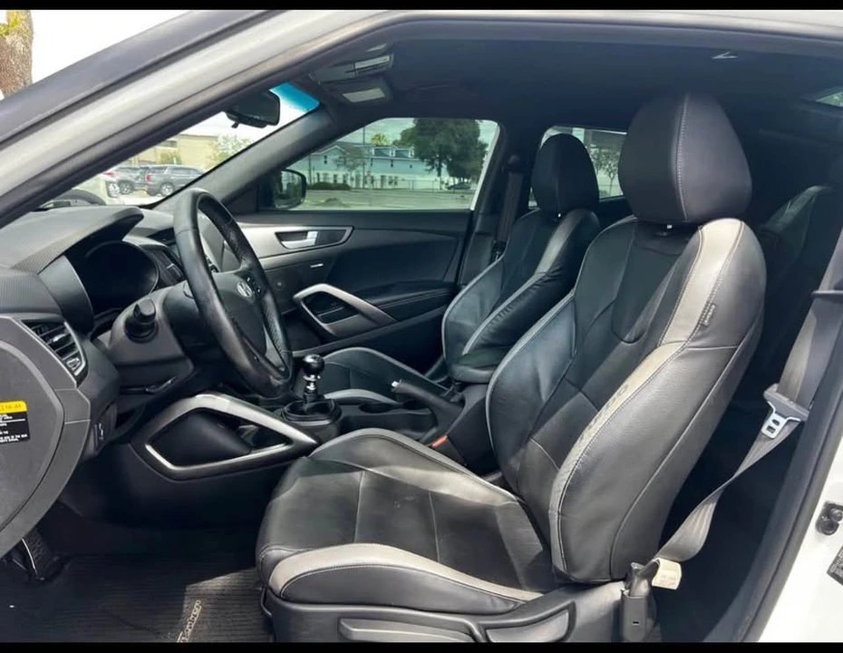 2016 Hyundai Veloster - Image 9 of 16