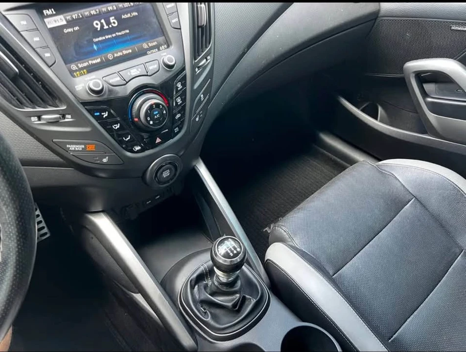 2016 Hyundai Veloster - Image 13 of 16