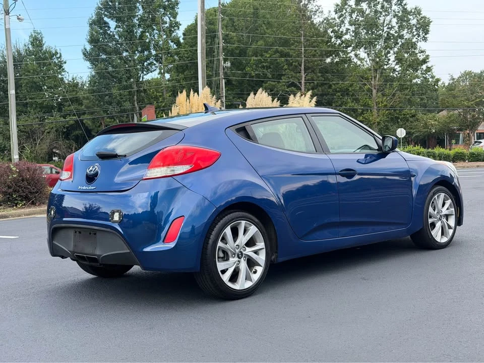 2016 Hyundai Veloster - Image 10 of 20