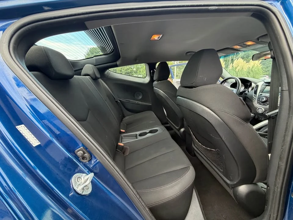 2016 Hyundai Veloster - Image 15 of 20