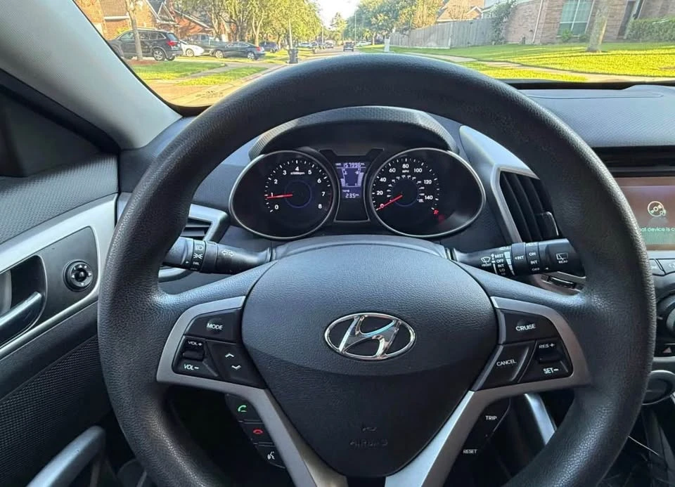 2016 Hyundai Veloster - Image 14 of 20