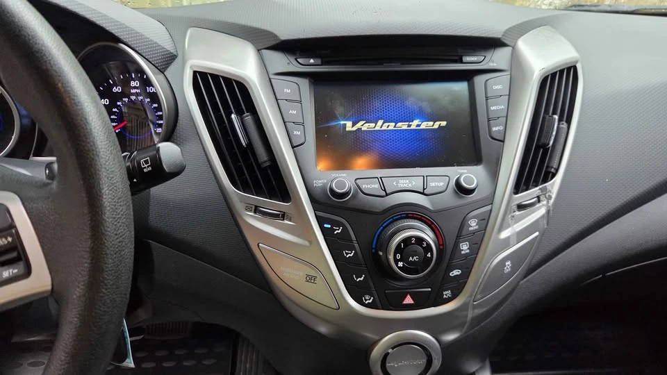 2016 Hyundai Veloster - Image 13 of 18