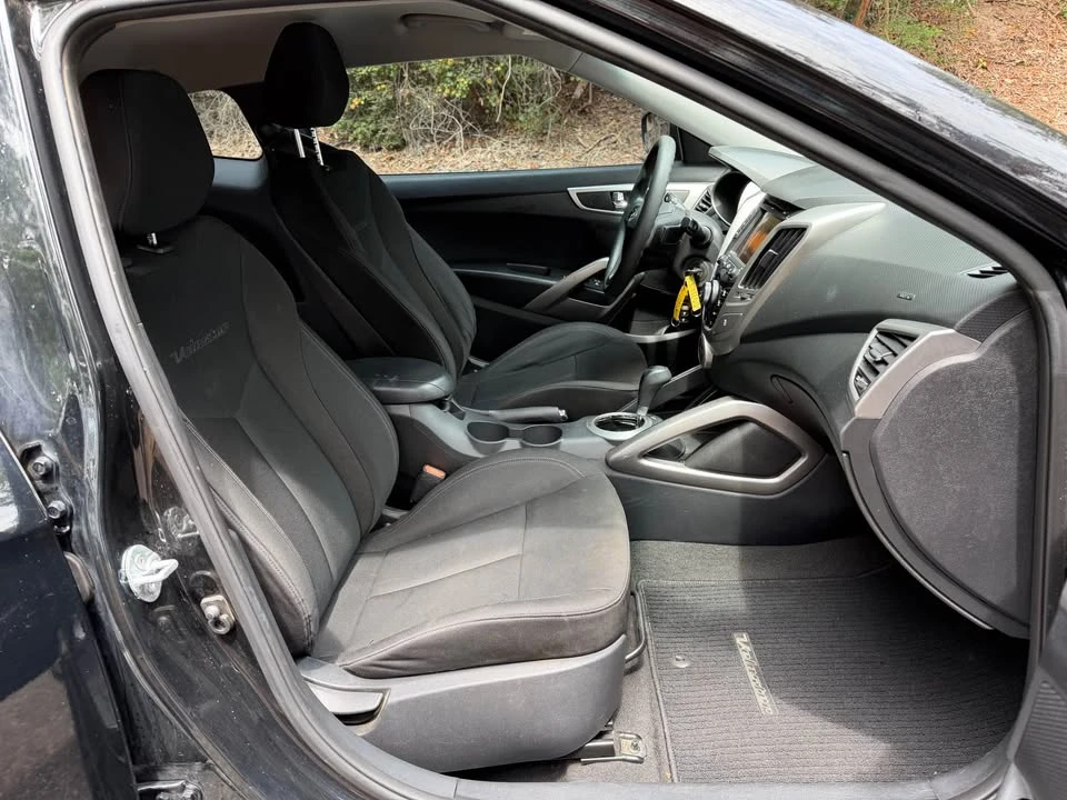 2016 Hyundai Veloster - Image 15 of 18