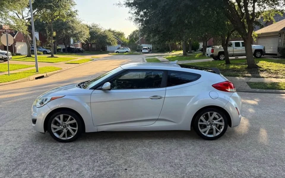 2016 Hyundai Veloster - Image 7 of 20