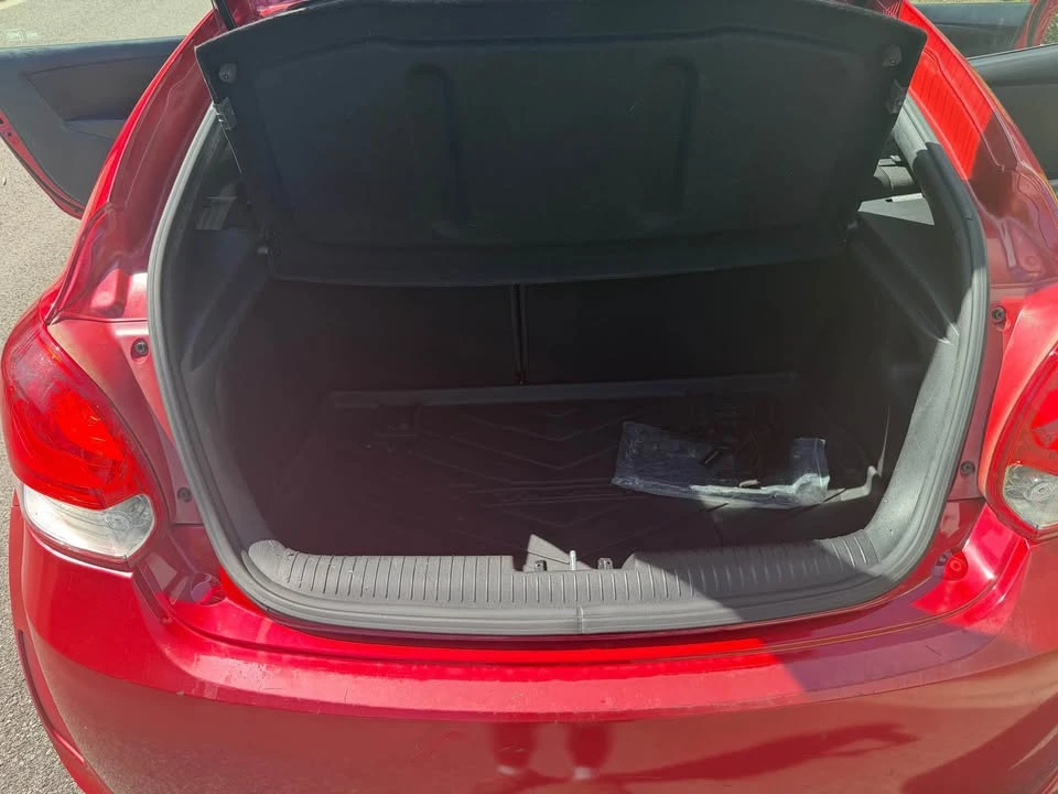 2016 Hyundai Veloster - Image 9 of 20