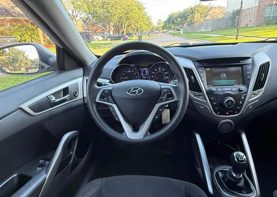 2016 Hyundai Veloster - Image 13 of 20