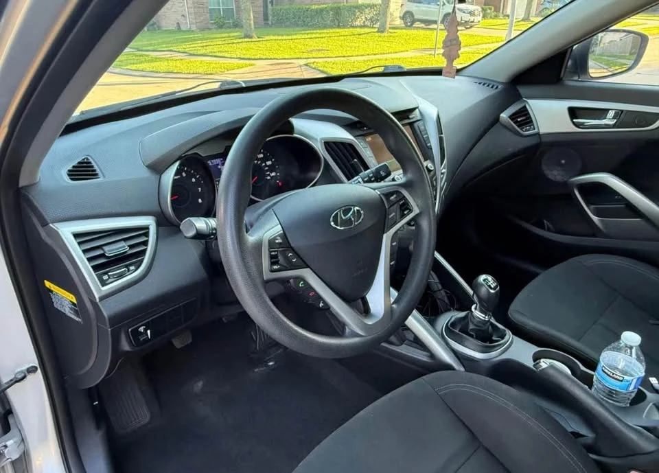 2016 Hyundai Veloster - Image 19 of 20