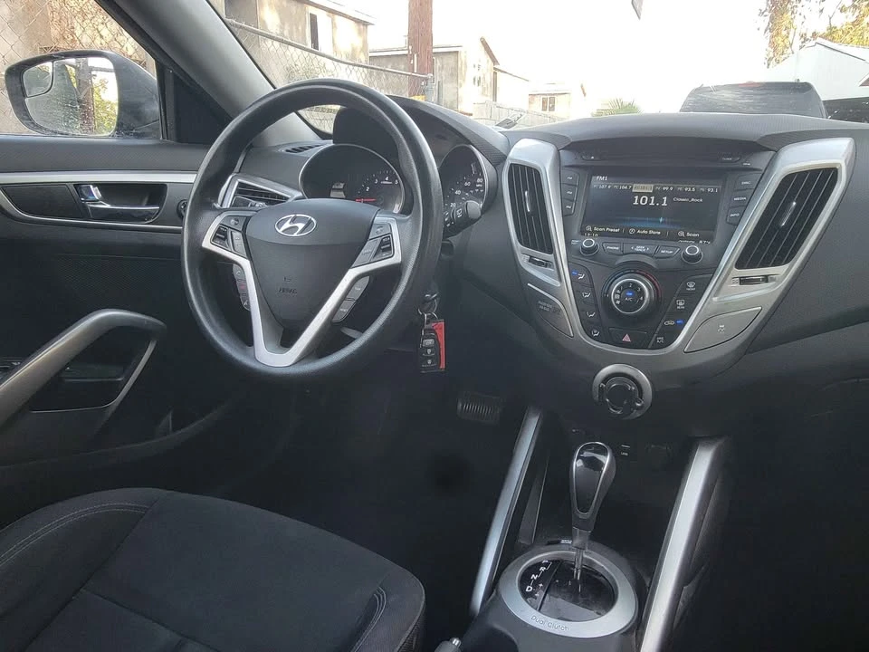 2016 Hyundai Veloster - Image 10 of 13