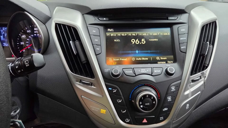 2016 Hyundai Veloster - Image 14 of 18