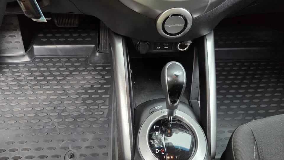 2016 Hyundai Veloster - Image 12 of 18