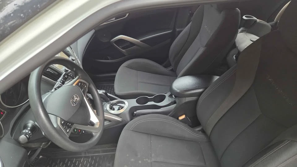 2016 Hyundai Veloster - Image 10 of 18