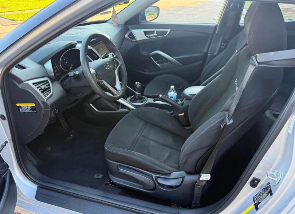 2016 Hyundai Veloster - Image 10 of 20
