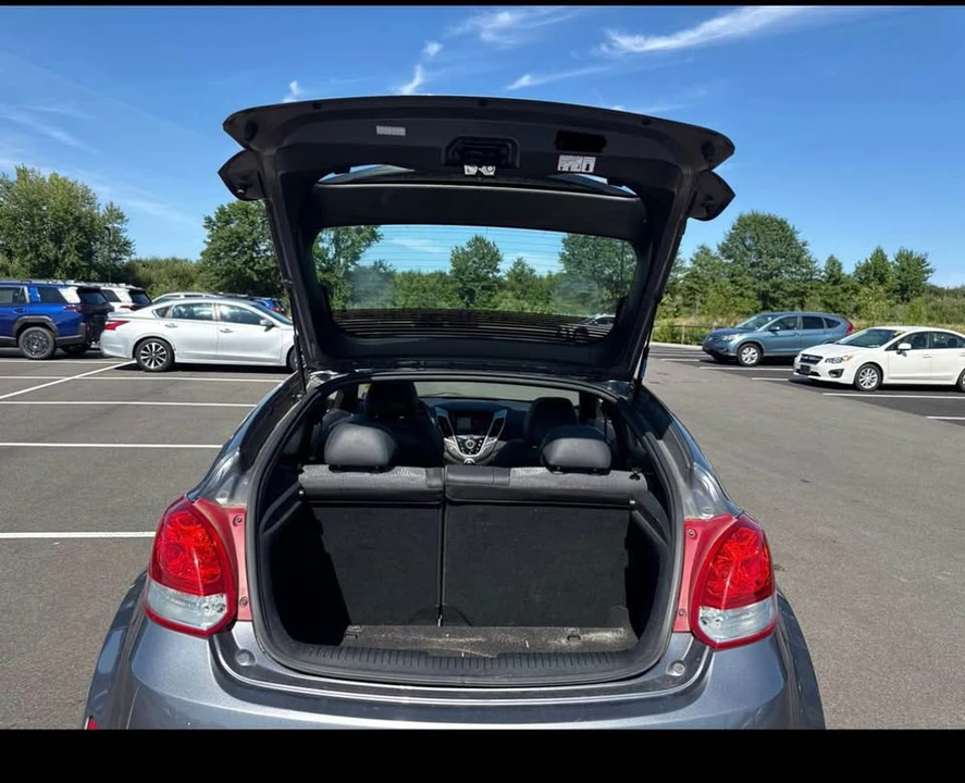 2016 Hyundai Veloster - Image 11 of 12