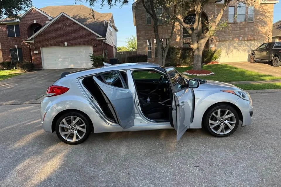 2016 Hyundai Veloster - Image 9 of 20