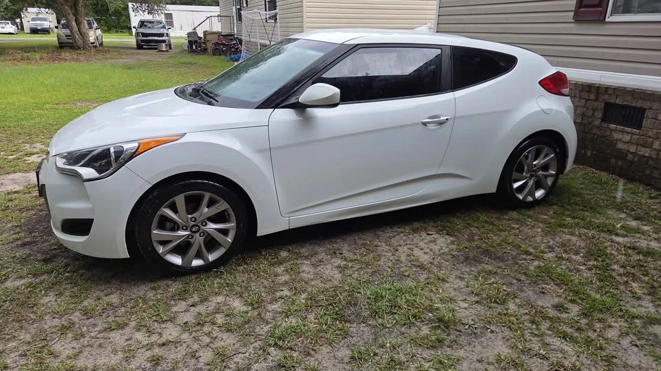 2016 Hyundai Veloster - Image 2 of 18
