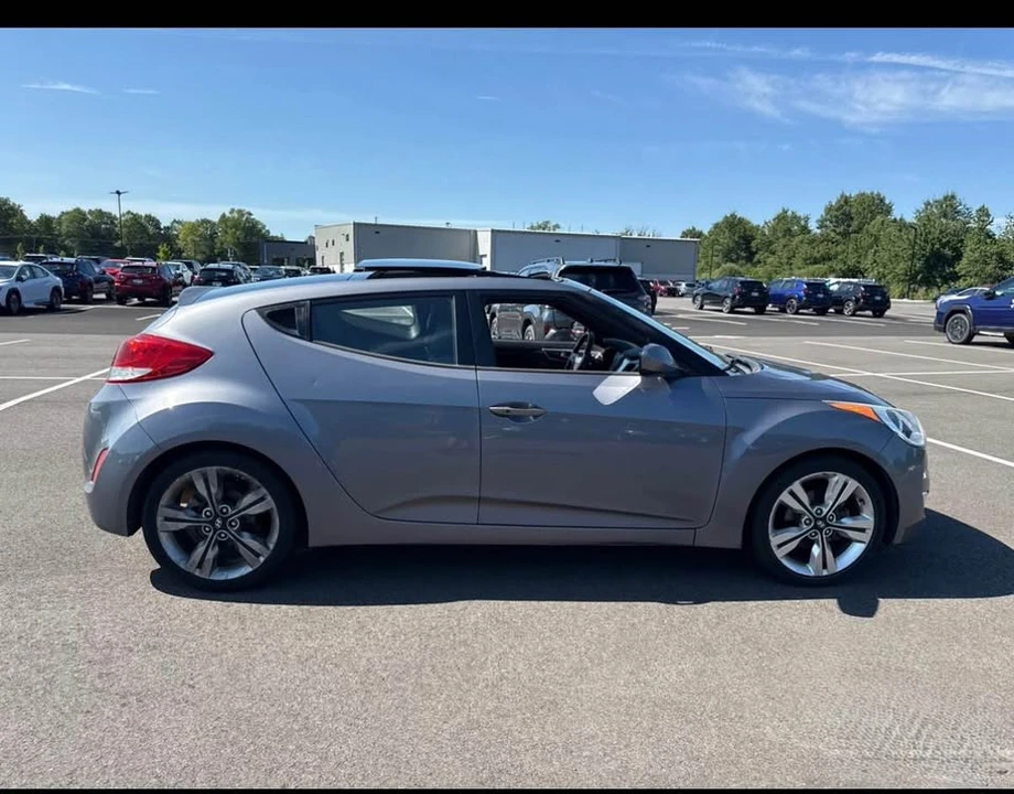 2016 Hyundai Veloster - Image 2 of 12