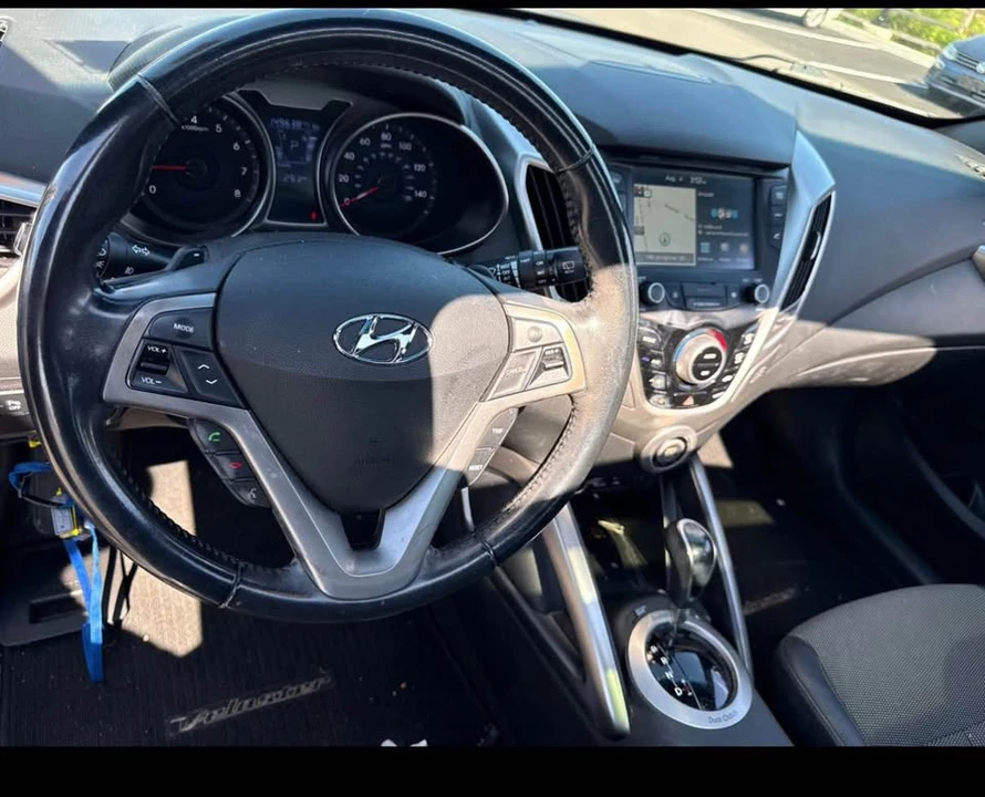 2016 Hyundai Veloster - Image 10 of 12