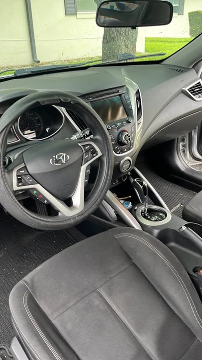 2016 Hyundai Veloster - Image 2 of 5