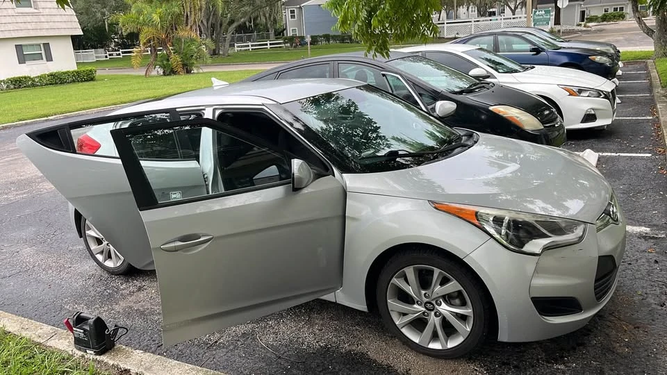 2016 Hyundai Veloster - Image 3 of 5