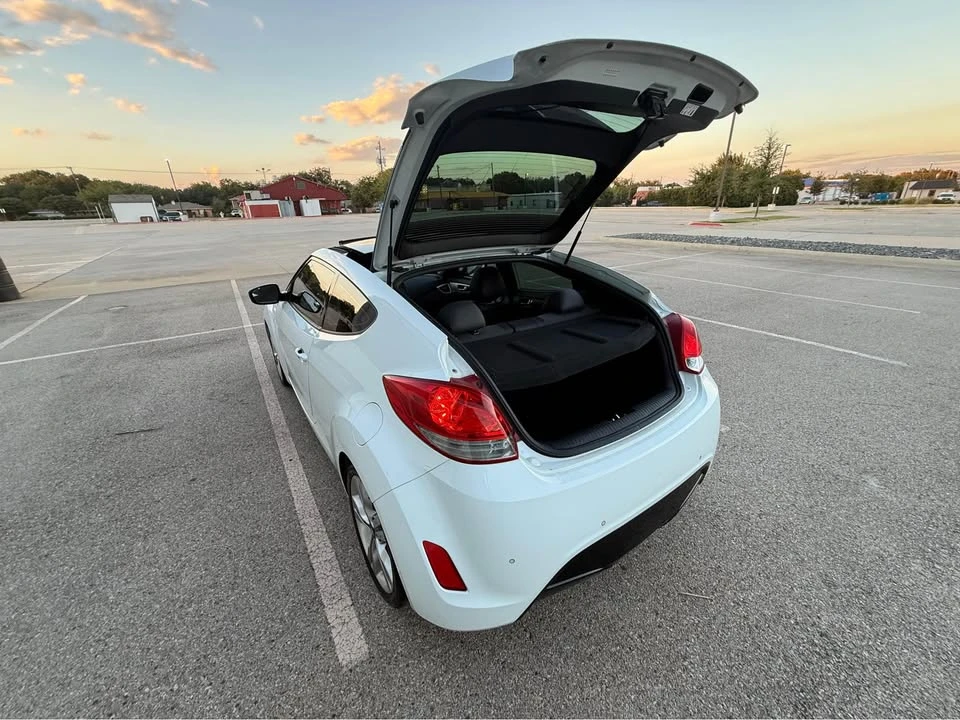 2016 Hyundai Veloster - Image 9 of 19