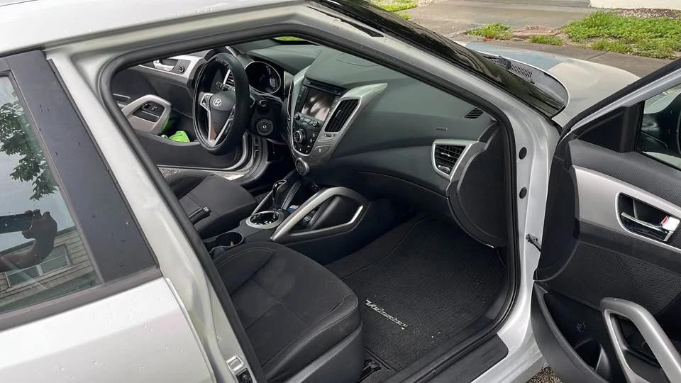2016 Hyundai Veloster - Image 4 of 5