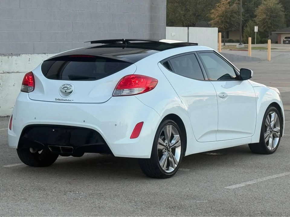 2016 Hyundai Veloster - Image 2 of 19