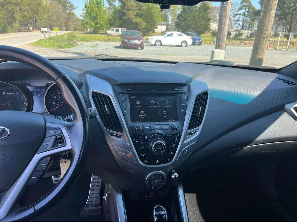 2016 Hyundai Veloster - Image 12 of 13