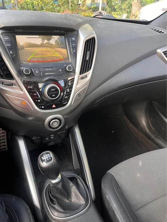 2016 Hyundai Veloster - Image 7 of 9