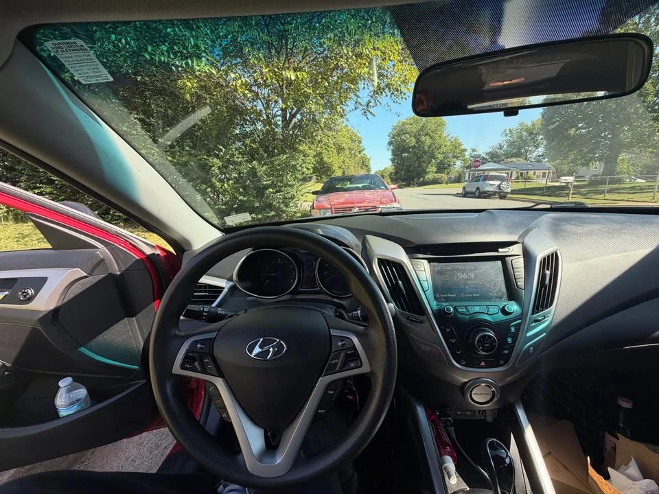 2016 Hyundai Veloster - Image 19 of 20