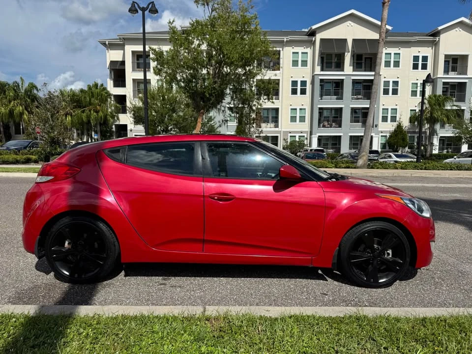 2016 Hyundai Veloster - Image 2 of 9