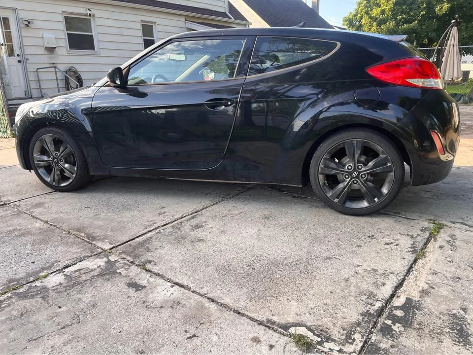2016 Hyundai Veloster - Image 2 of 9