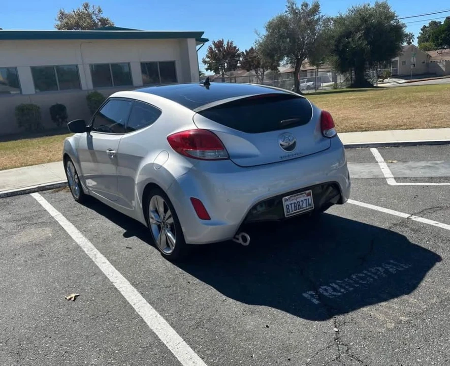 2016 Hyundai Veloster - Image 2 of 3