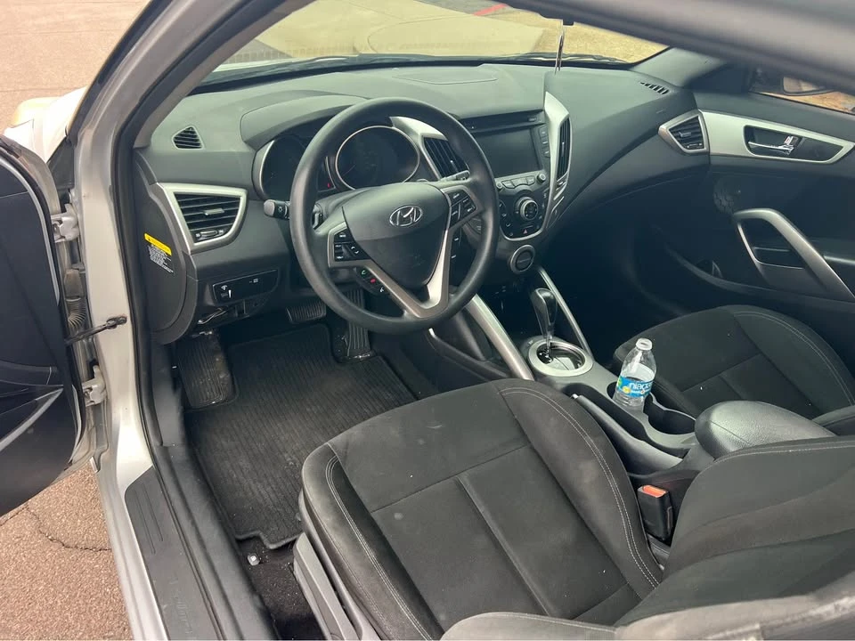 2016 Hyundai Veloster - Image 10 of 20