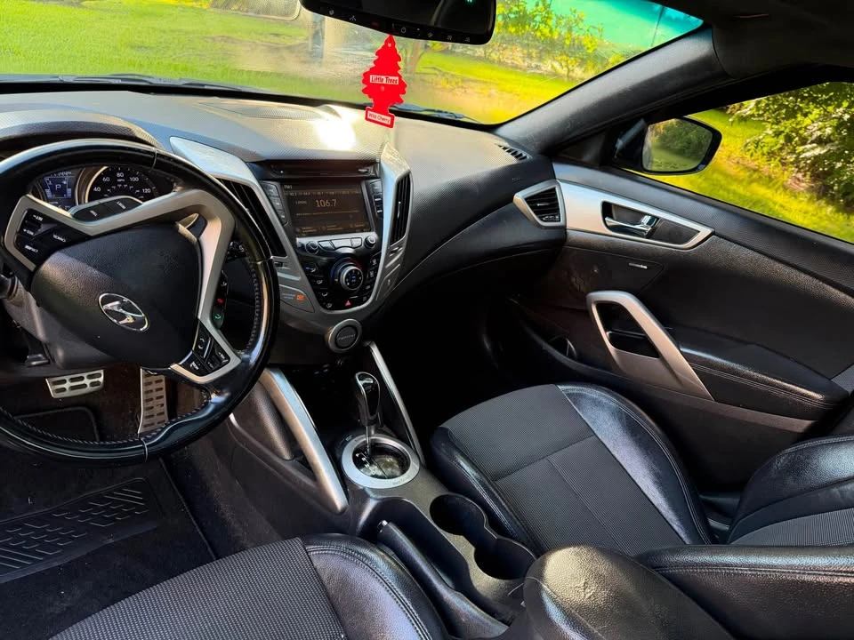 2016 Hyundai Veloster - Image 12 of 13