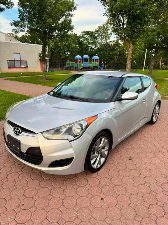 2016 Hyundai Veloster - Image 2 of 13