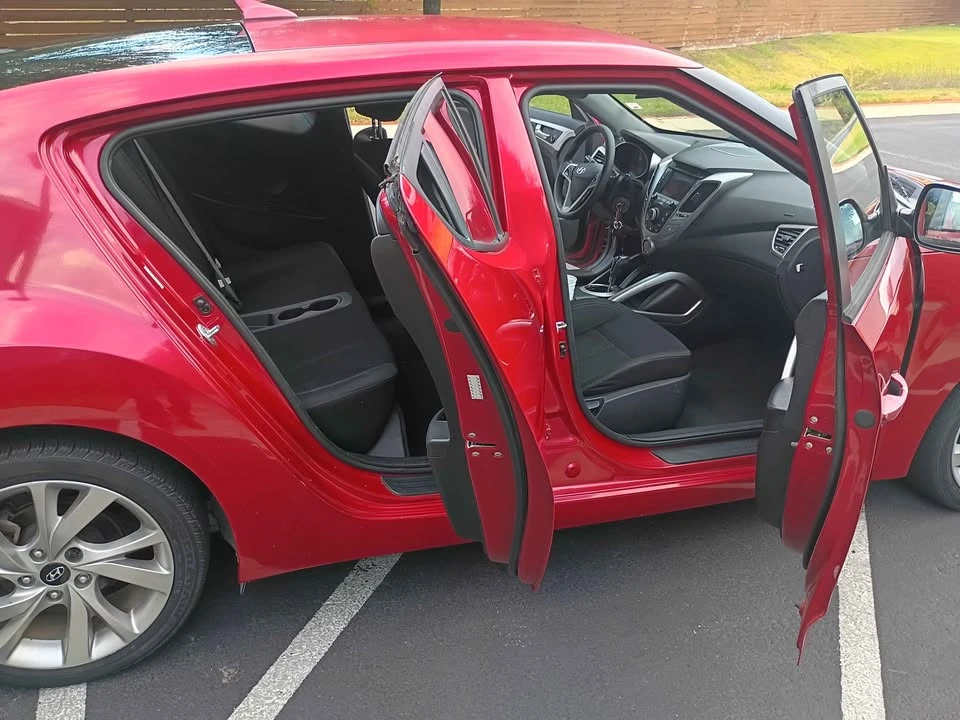 2016 Hyundai Veloster - Image 9 of 12
