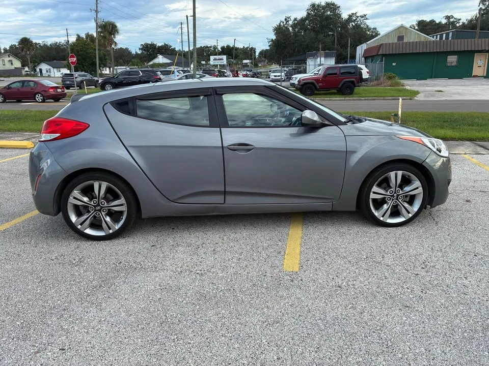 2016 Hyundai Veloster - Image 6 of 9