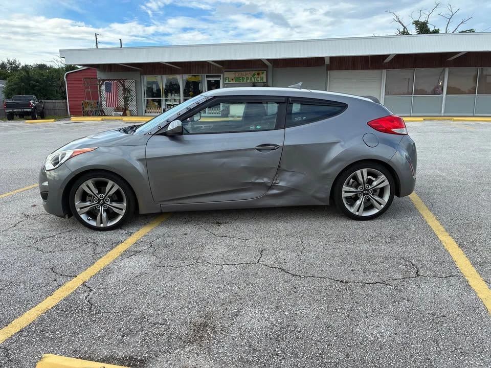2016 Hyundai Veloster - Image 2 of 9