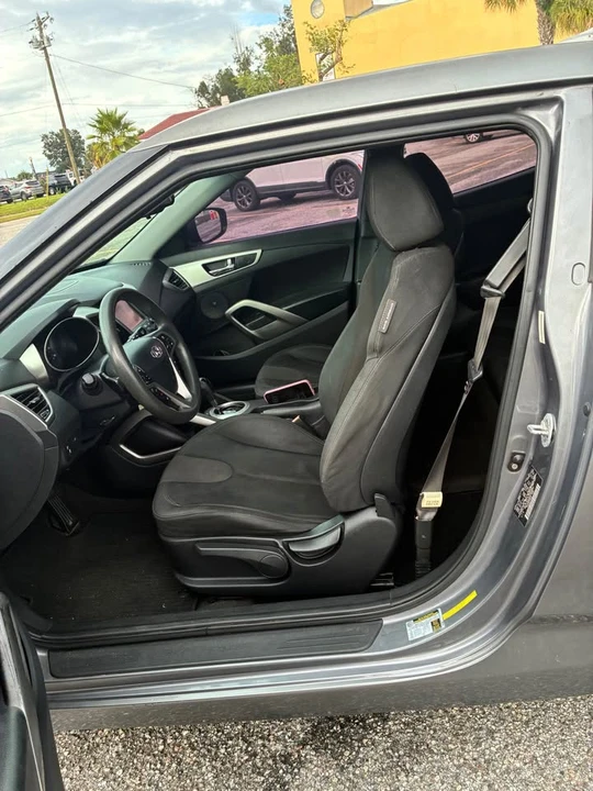 2016 Hyundai Veloster - Image 10 of 12