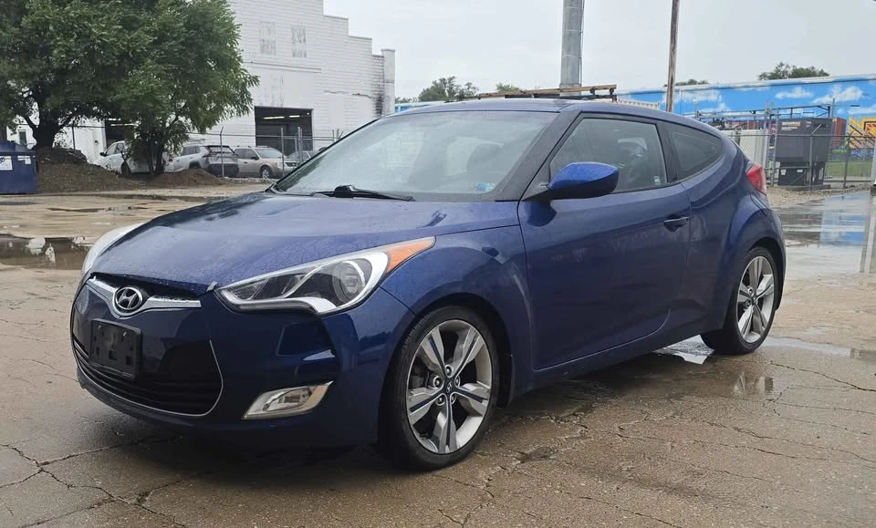 2016 Hyundai Veloster - Image 2 of 5