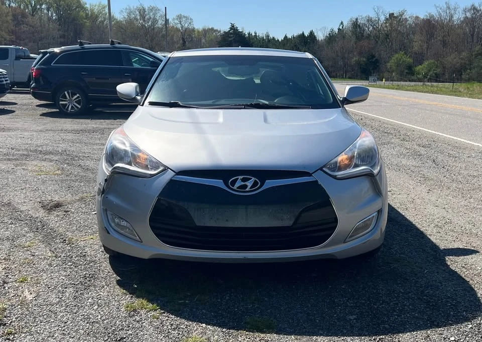 2016 Hyundai Veloster - Image 2 of 13