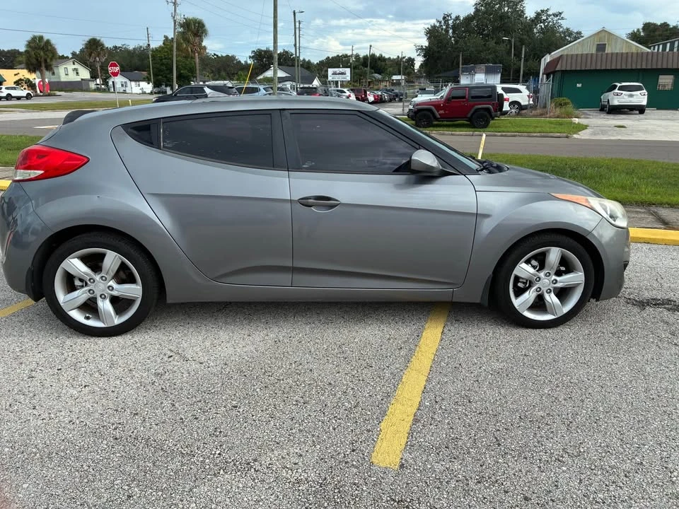 2016 Hyundai Veloster - Image 6 of 12