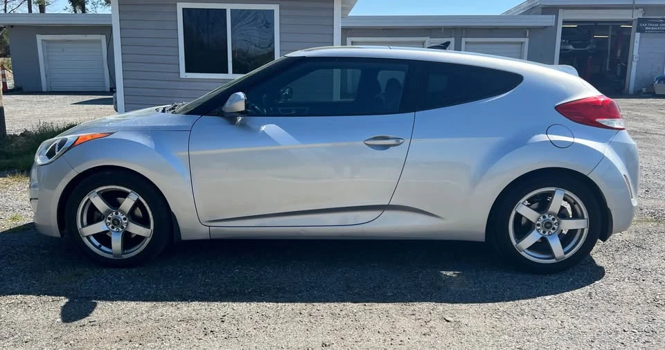2016 Hyundai Veloster - Image 8 of 13