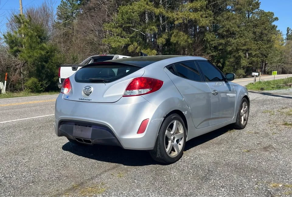 2016 Hyundai Veloster - Image 5 of 13